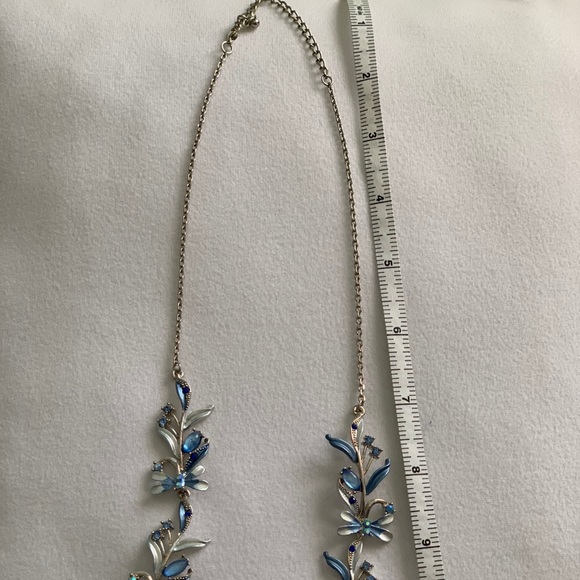 🌸3/$20🌸 Elegant Floral Blue Necklace - Picture 2 of 8